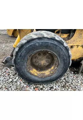 Gehl SL7810 Equip Tire and Rim