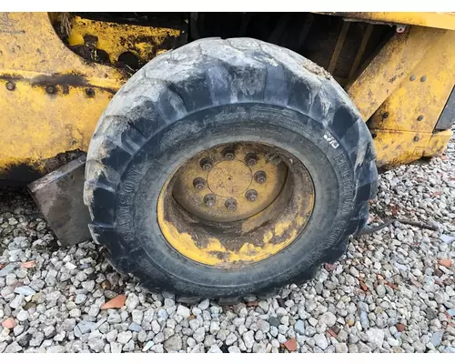 Gehl SL7810 Equip Tire and Rim