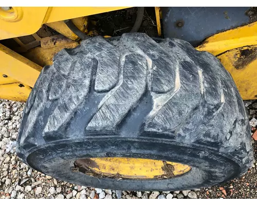 Gehl SL7810 Equip Tire and Rim