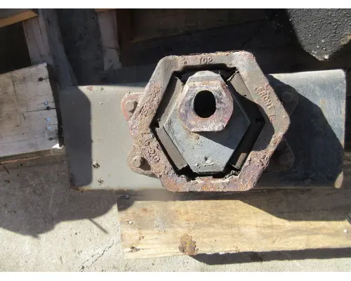 Engine Mounts GMC - MEDIUM C6500 Michigan Truck Parts