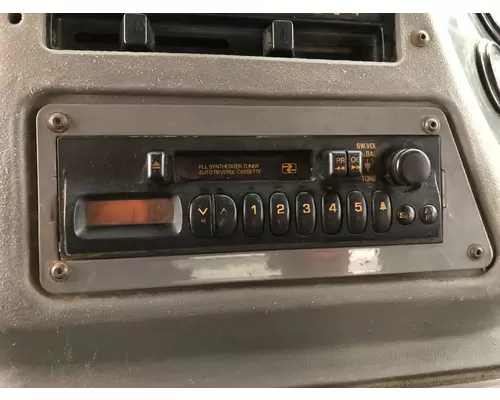 Radio GMC T7500 Vander Haags Inc Cb