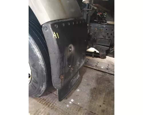 Fender Extension GMC T7500 LKQ Thompson Motors - Wykoff