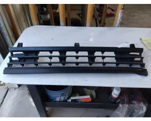 Grille GMC T7500 LKQ Thompson Motors - Wykoff