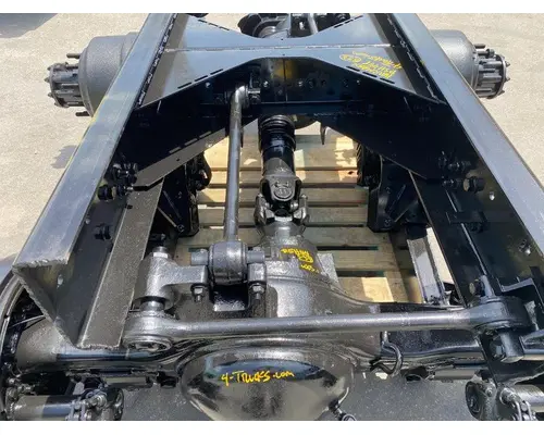 HENDRICKSON HAULMAAX Cutoff Assembly (Complete With Axles)