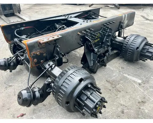 HENDRICKSON HAULMAAX Cutoff Assembly (Complete With Axles)