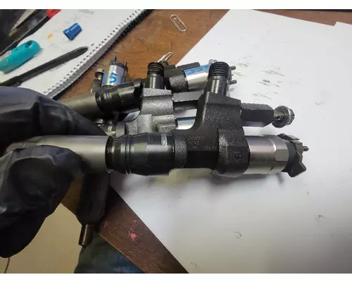 HINO J08E-TV Fuel Injector