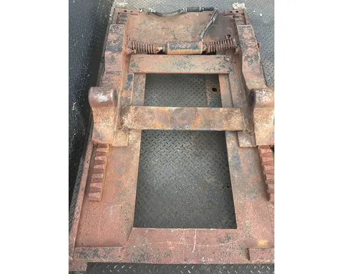 HOLLAND CL9000 Fifth Wheel