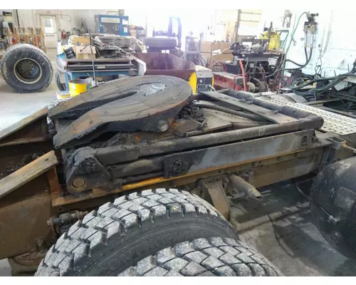 HOLLAND HYDRAULIC LIFTING FIFTH WHEEL