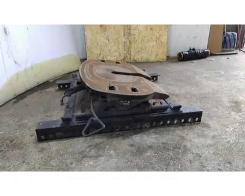 HOLLAND STATIONARY FIFTH WHEEL