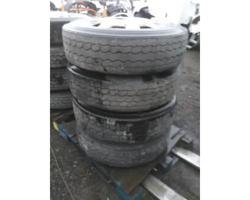 HUB PILOTED - ALUMINUM 22.5 X 8.25 WHEEL