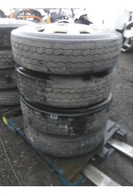 HUB PILOTED - ALUMINUM 22.5 X 8.25 WHEEL