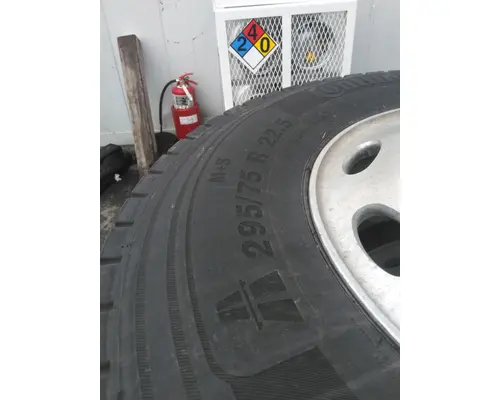 HUB PILOTED - ALUMINUM 22.5 X 8.25 WHEEL