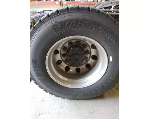 HUB PILOTED - ALUMINUM 22.5 X 8.25 WHEEL