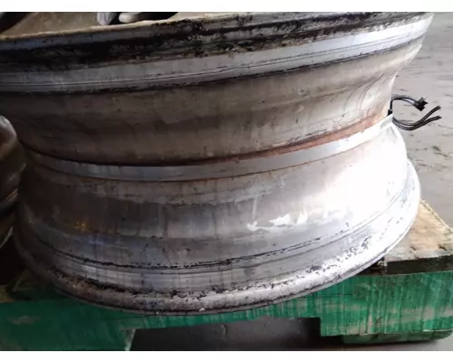 HUB PILOTED - ALUMINUM 22.5 X 8.25 WHEEL