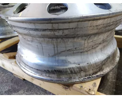 HUB PILOTED - ALUMINUM 22.5 X 8.25 WHEEL