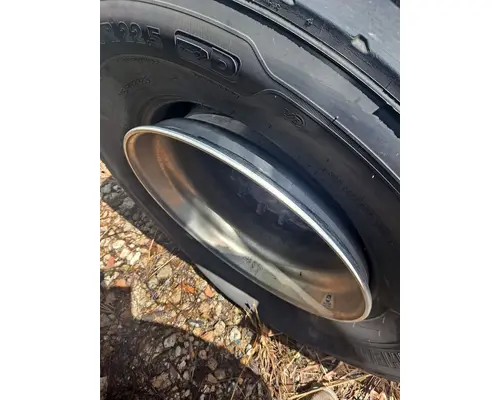 HUB PILOTED - ALUMINUM 22.5 X 8.25 WHEEL