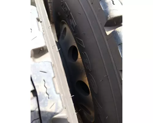 HUB PILOTED - ALUMINUM 22.5 X 8.25 WHEEL