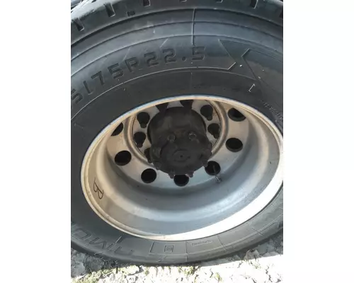 HUB PILOTED - ALUMINUM 22.5 X 8.25 WHEEL