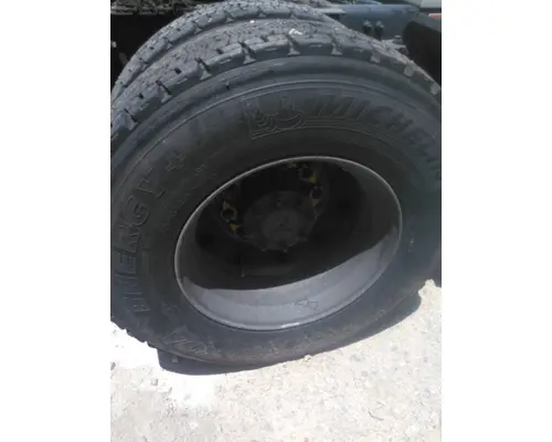 HUB PILOTED - ALUMINUM 22.5 X 8.25 WHEEL