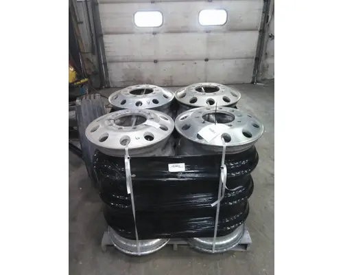 HUB PILOTED - ALUMINUM 22.5 X 8.25 WHEEL