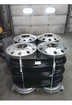 HUB PILOTED - ALUMINUM 22.5 X 8.25 WHEEL