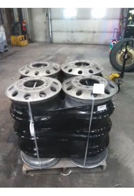 HUB PILOTED - ALUMINUM 22.5 X 8.25 WHEEL