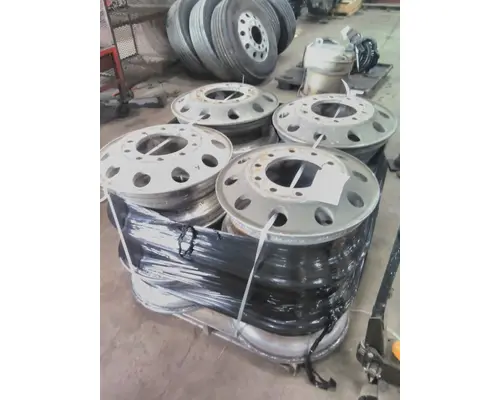 HUB PILOTED - ALUMINUM 22.5 X 8.25 WHEEL