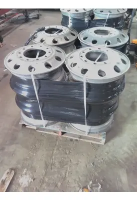 HUB PILOTED - ALUMINUM 22.5 X 8.25 WHEEL