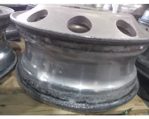 HUB PILOTED - ALUMINUM 22.5 X 8.25 WHEEL