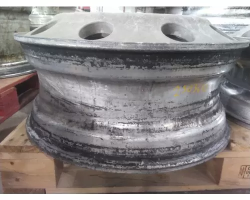 HUB PILOTED - ALUMINUM 22.5 X 8.25 WHEEL