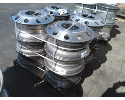HUB PILOTED - ALUMINUM 22.5 X 8.25 WHEEL