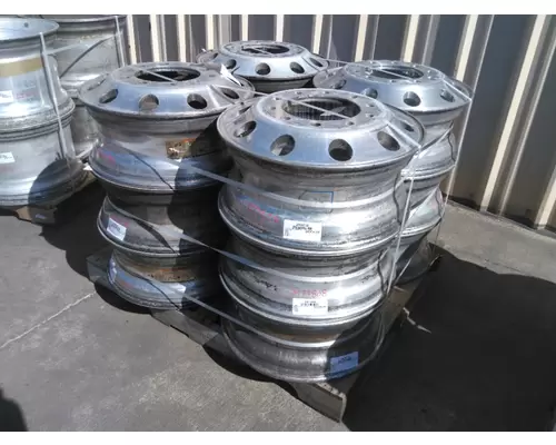 HUB PILOTED - ALUMINUM 22.5 X 8.25 WHEEL