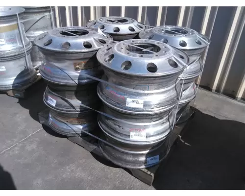 HUB PILOTED - ALUMINUM 22.5 X 8.25 WHEEL