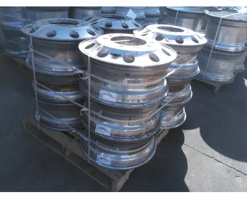 HUB PILOTED - ALUMINUM 22.5 X 8.25 WHEEL