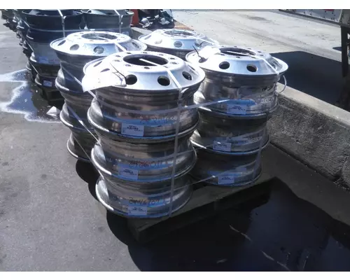 HUB PILOTED - ALUMINUM 22.5 X 8.25 WHEEL