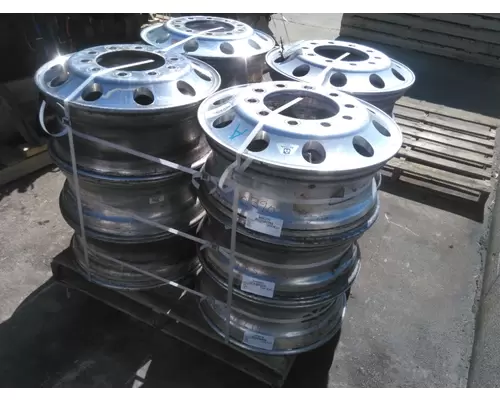 HUB PILOTED - ALUMINUM 22.5 X 8.25 WHEEL