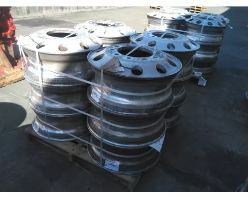 HUB PILOTED - ALUMINUM 22.5 X 8.25 WHEEL
