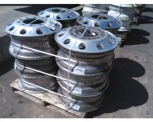 HUB PILOTED - ALUMINUM 22.5 X 8.25 WHEEL