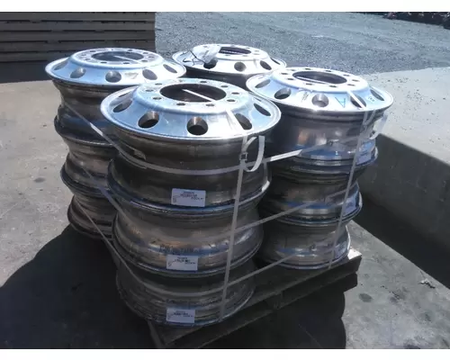 HUB PILOTED - ALUMINUM 22.5 X 8.25 WHEEL