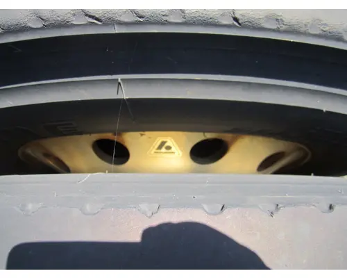 HUB PILOTED - ALUMINUM 22.5 X 8.25 WHEEL