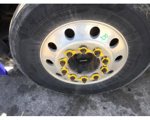 HUB PILOTED - ALUMINUM 22.5 X 8.25 WHEEL
