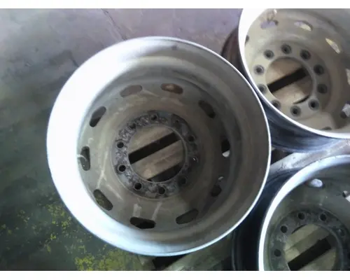 HUB PILOTED - ALUMINUM 24.5 X 8.25 WHEEL