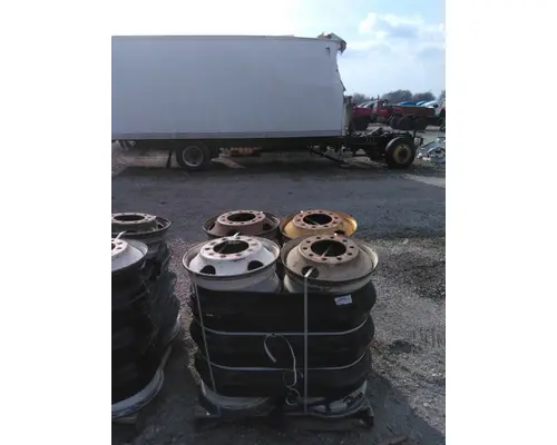 HUB PILOTED - STEEL 22.5 X 8.25 WHEEL