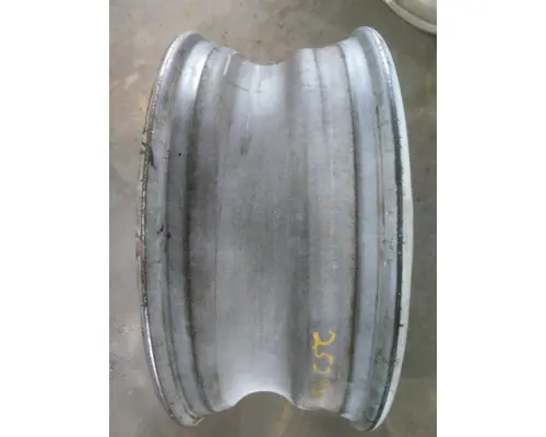 HUB PILOTED - STEEL 22.5 X 8.25 WHEEL