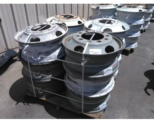 HUB PILOTED - STEEL 22.5 X 8.25 WHEEL