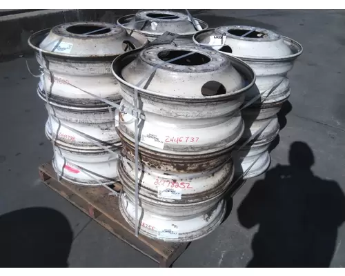 HUB PILOTED - STEEL 22.5 X 8.25 WHEEL