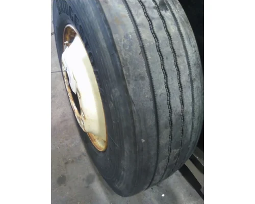 HUB PILOTED - STEEL 22.5 X 8.25 WHEEL