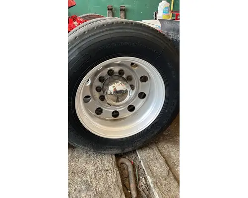 HUB PILOT 11R 24.5 Wheel