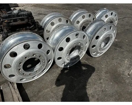 HUB PILOT 11R 24.5 Wheel