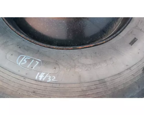 HUB PILOT 11R22.5 Tire and Rim